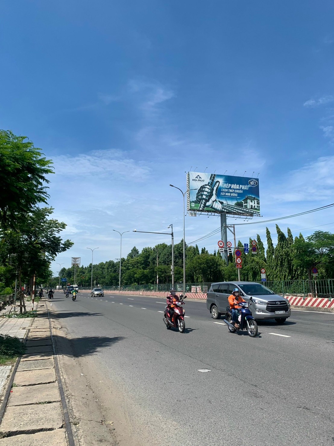 トラフィックカウントセンサーをホーチミン市内に試験設置しました。