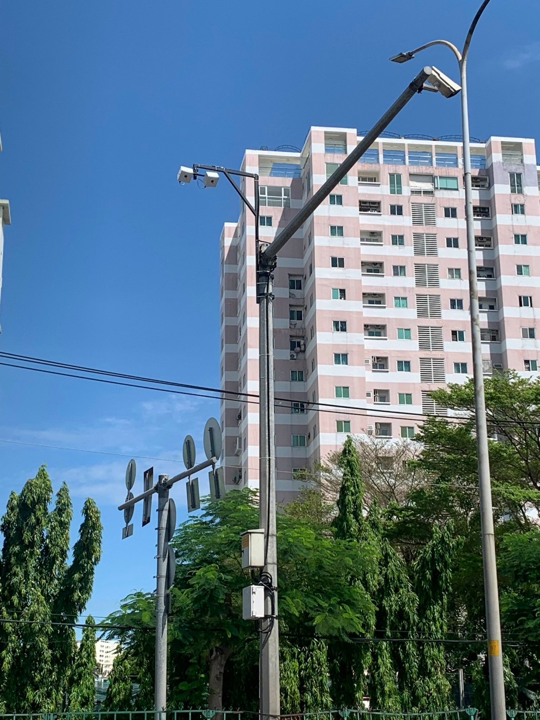 トラフィックカウントセンサーをホーチミン市内に試験設置しました。